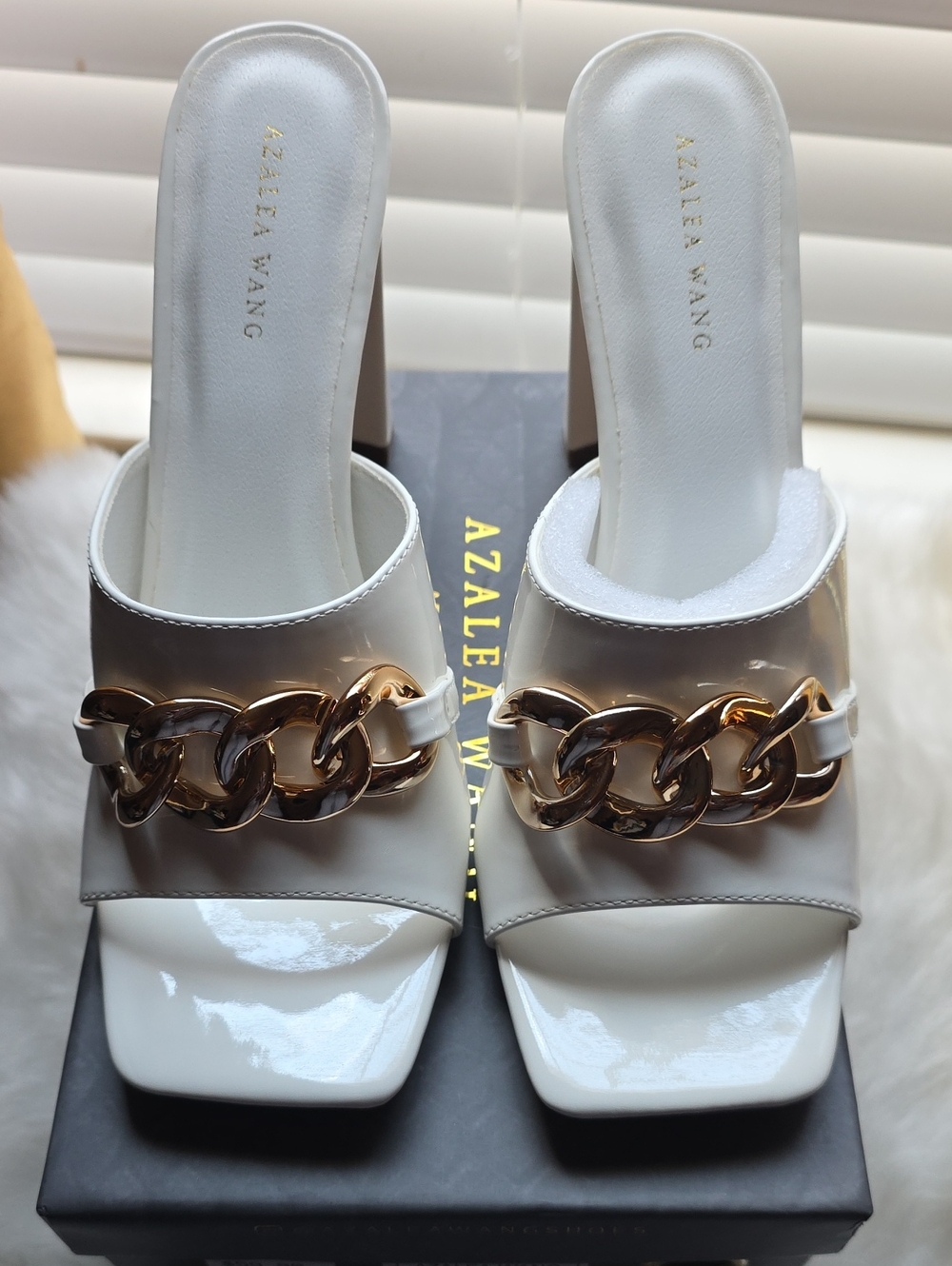 Azalea WANG White Patent Chain-Accent Slide Heels SZ 10